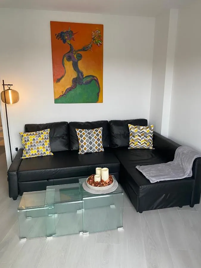 Apto Moderno, a minutos de la playa y del centro Tarifa 0*,